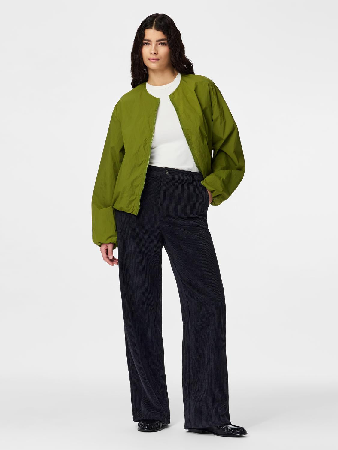 model_shot-front_full