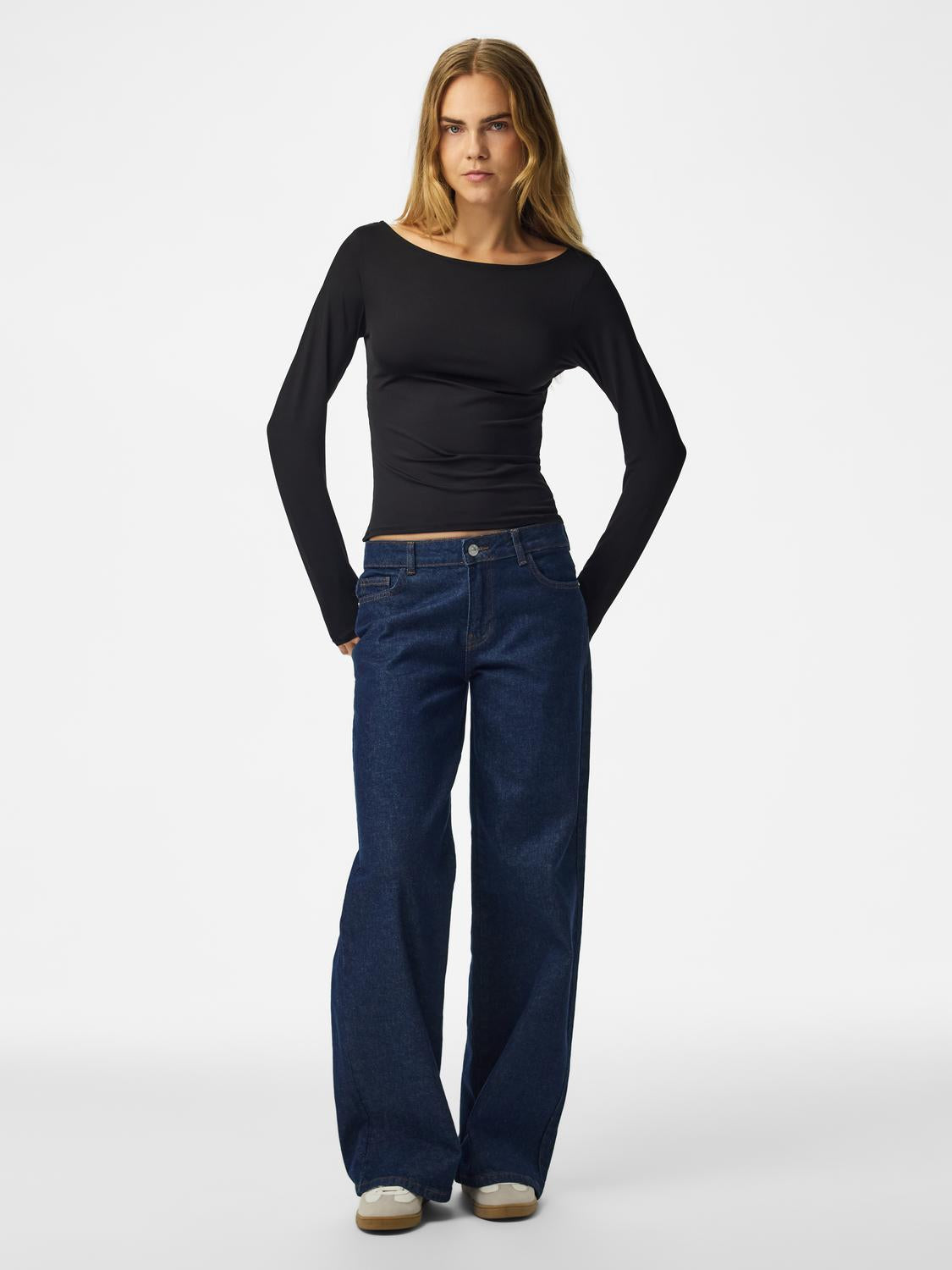 model_shot-front_full