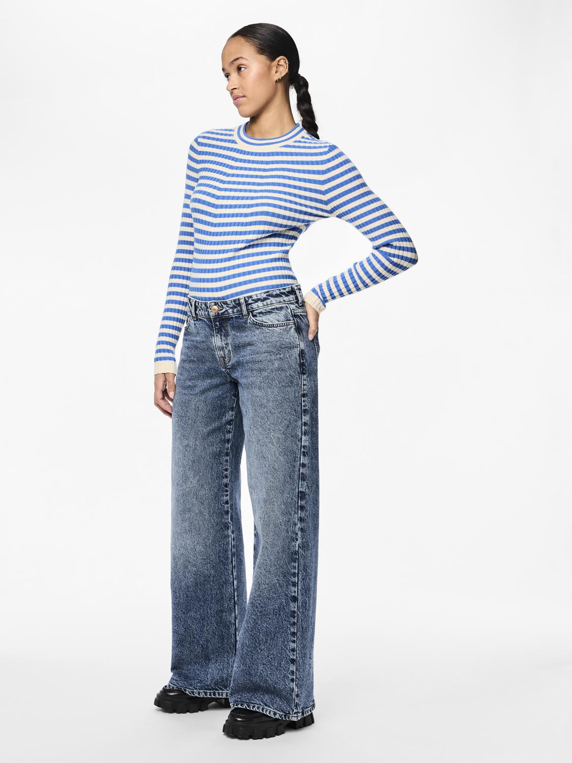 model_shot-front_full