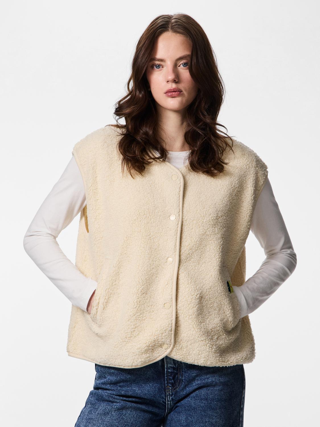 model_shot-front