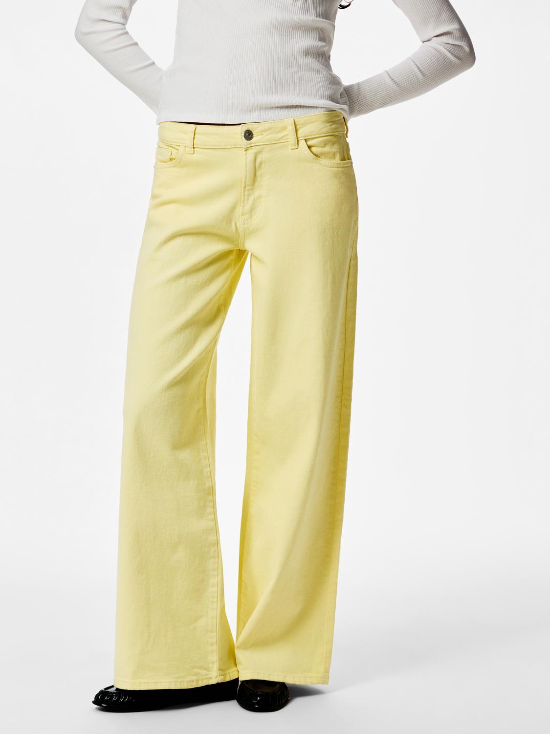 model_shot-front