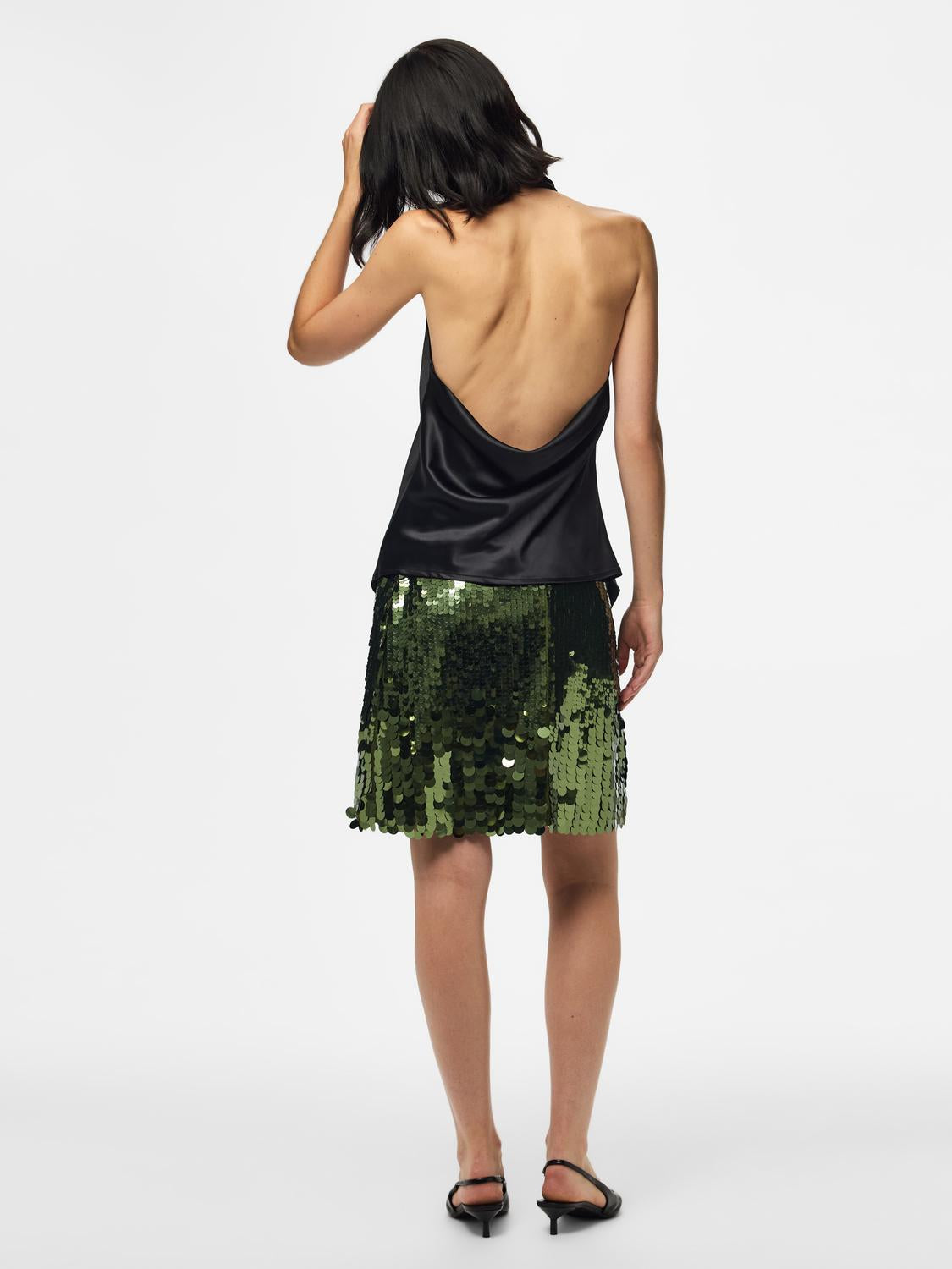 model_shot-back