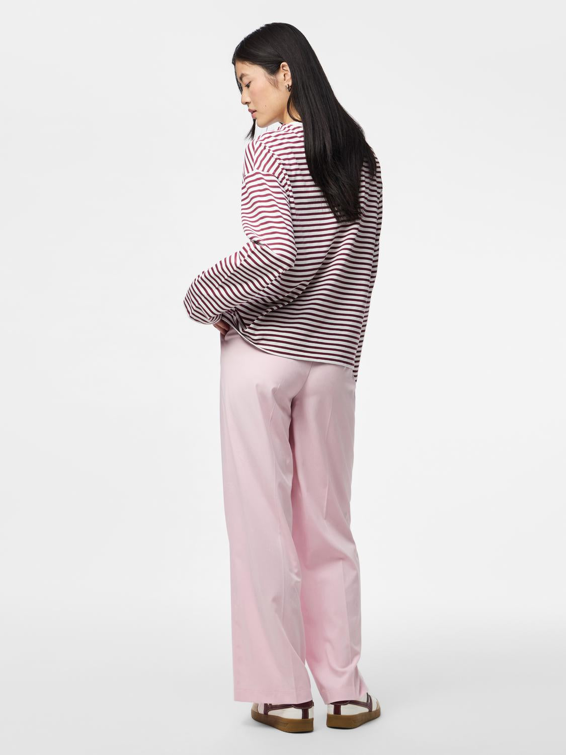 model_shot-back