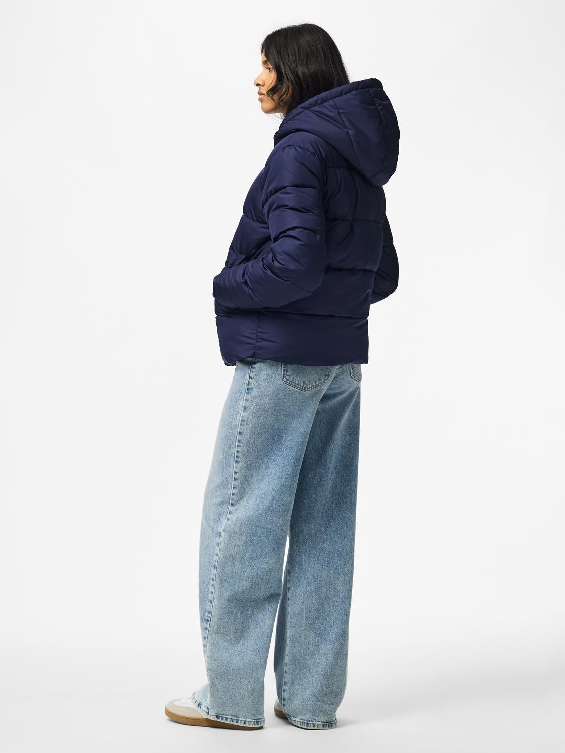 model_shot-back