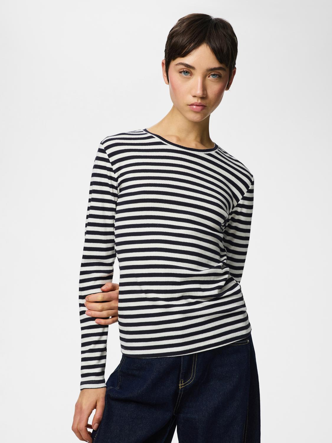 model_shot-front