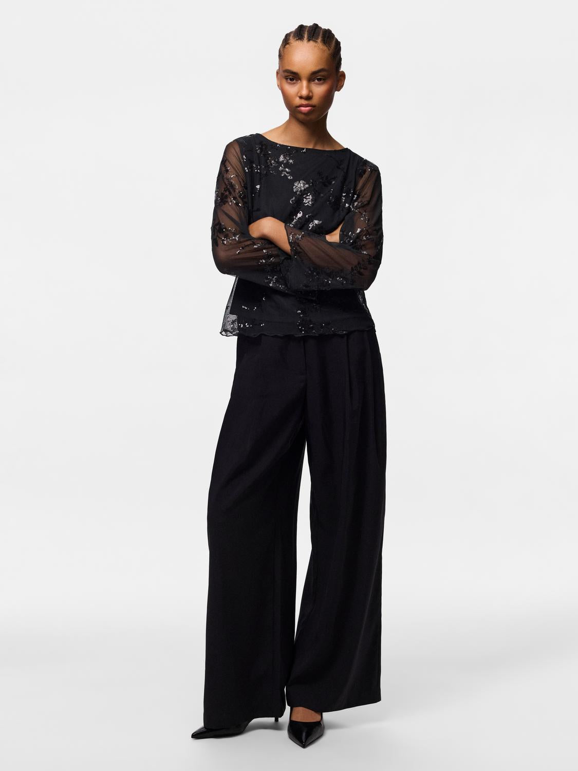 model_shot-front