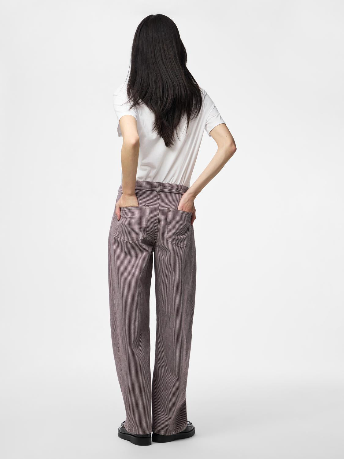 model_shot-back