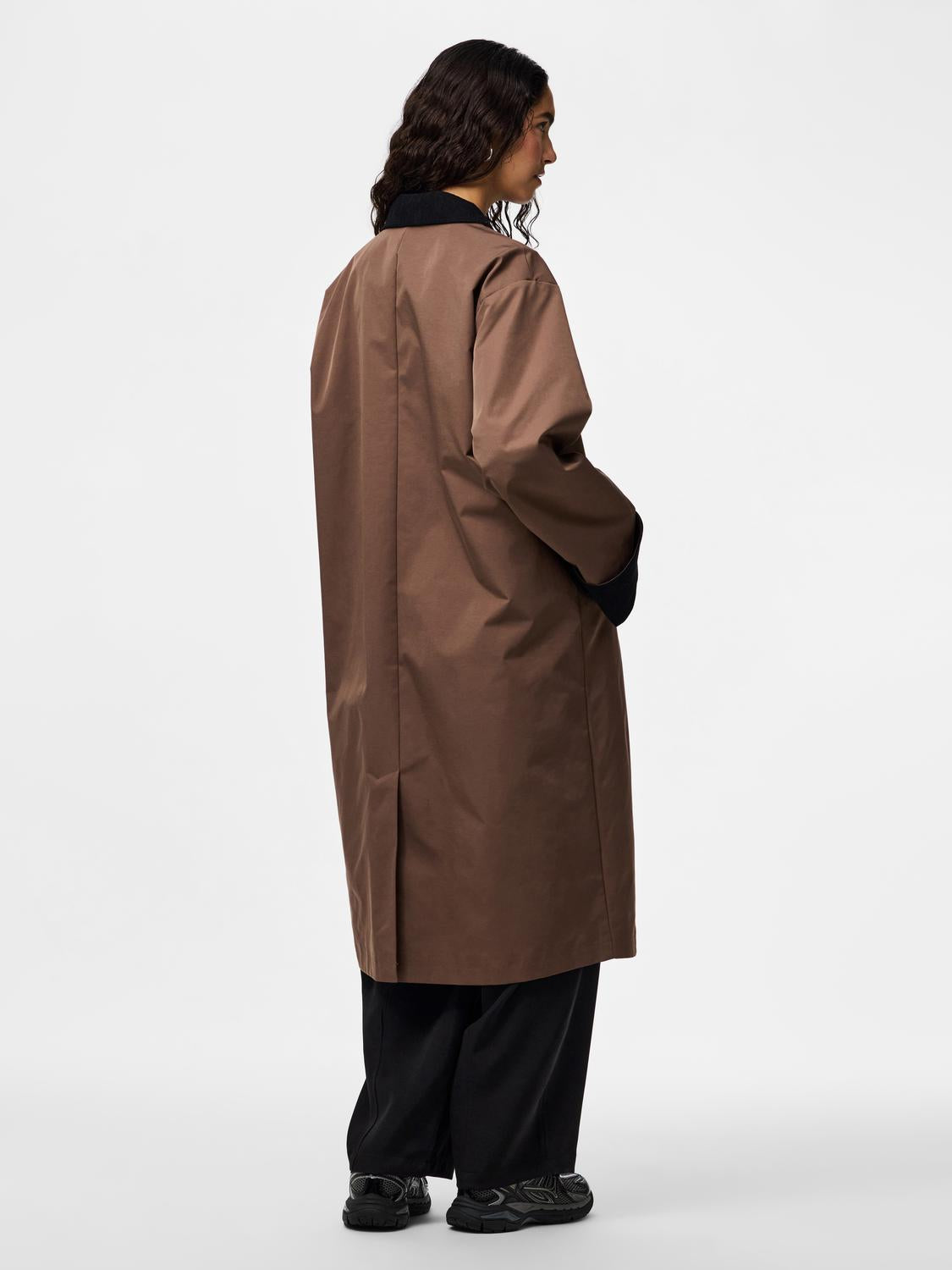 model_shot-back