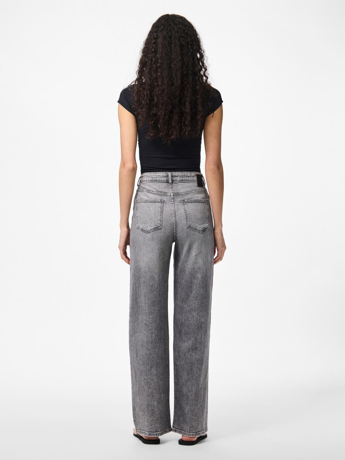 model_shot-back