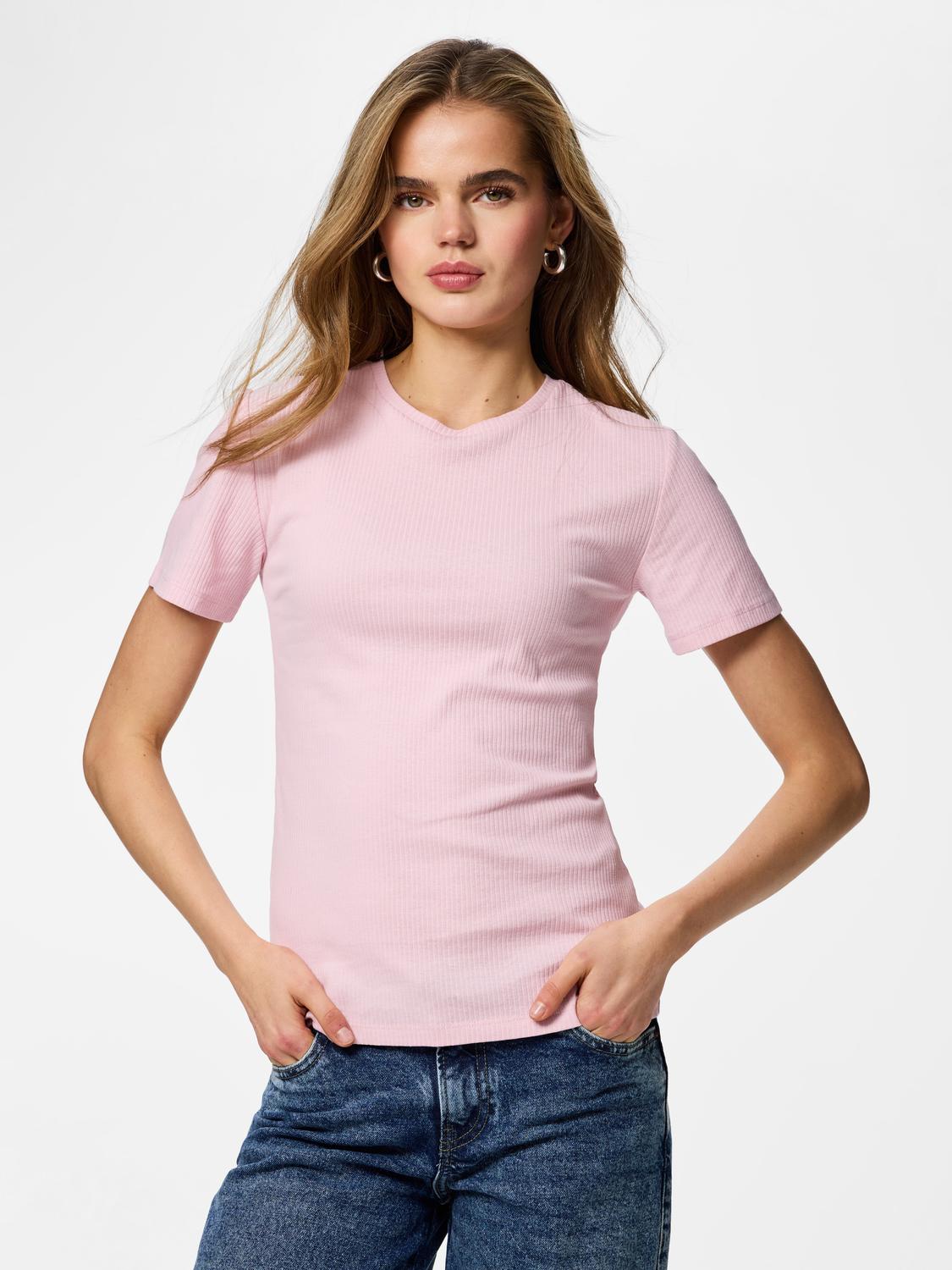 model_shot-front