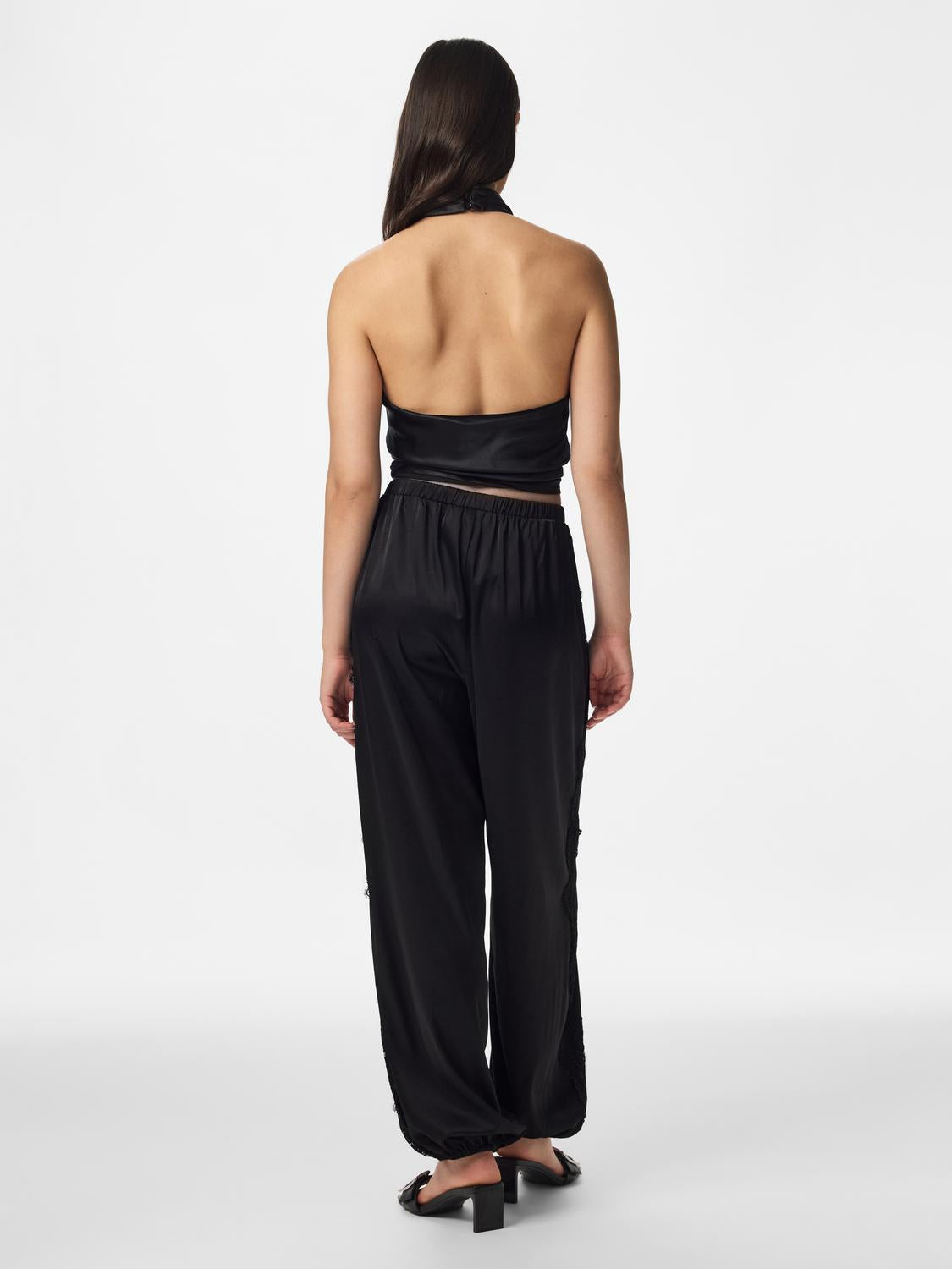 model_shot-back