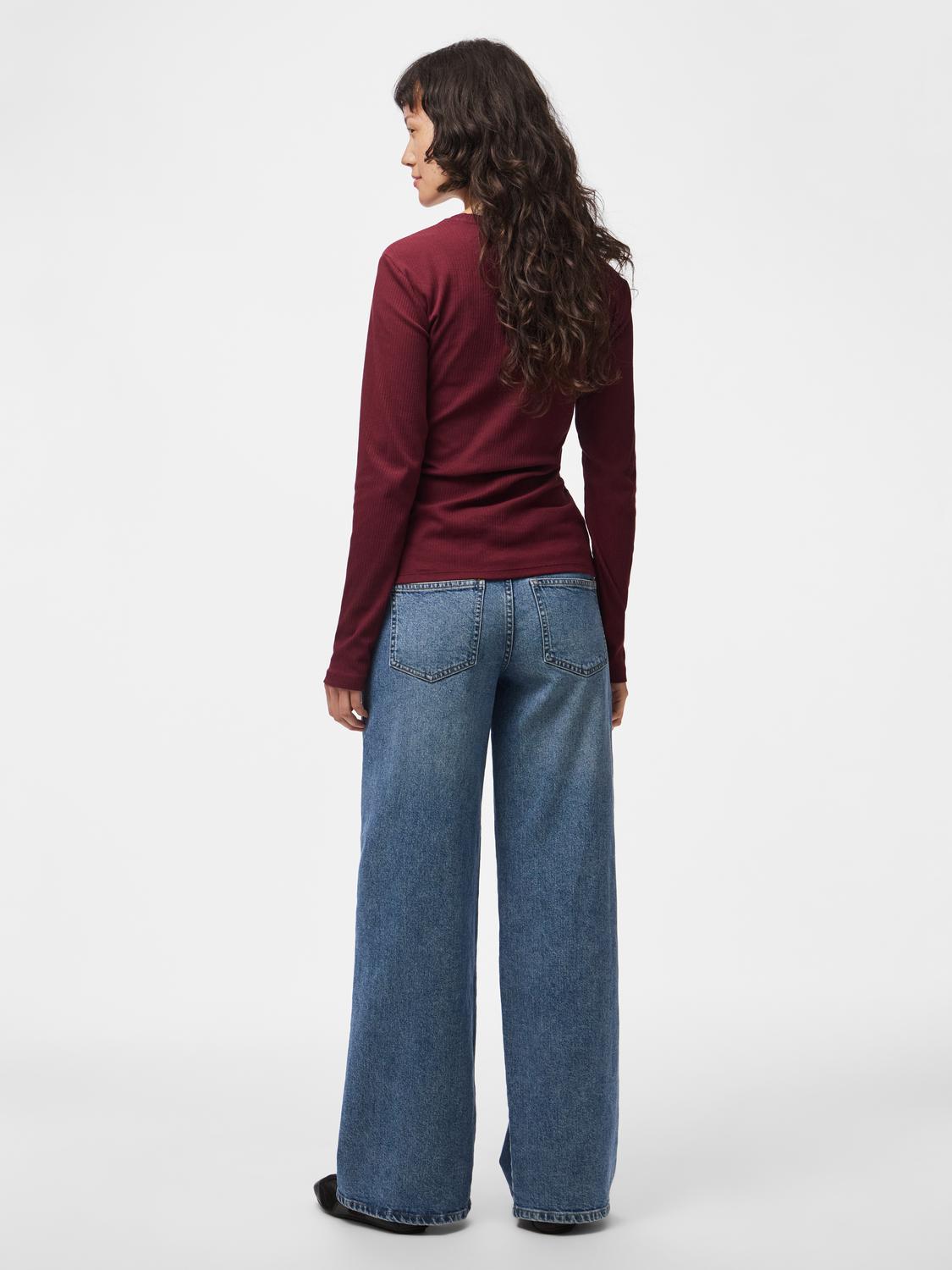 model_shot-back