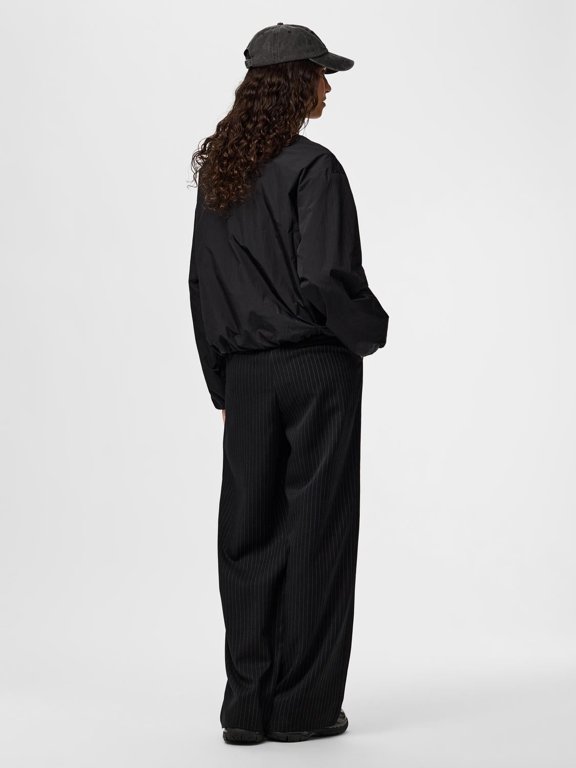 model_shot-back