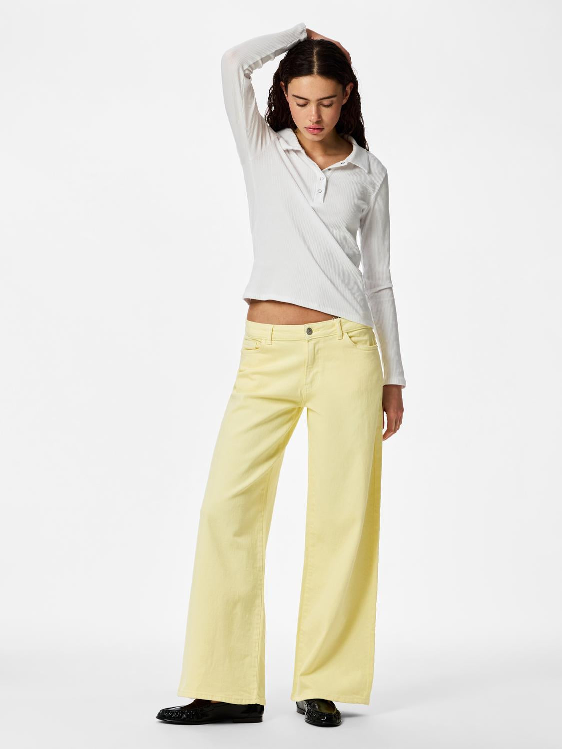 model_shot-front_full