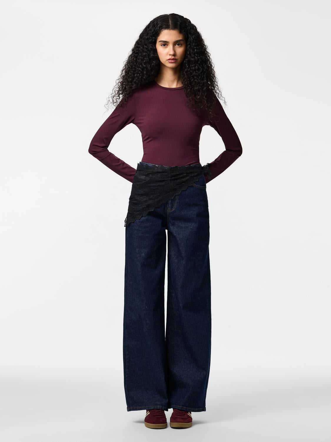 model_shot-front_full