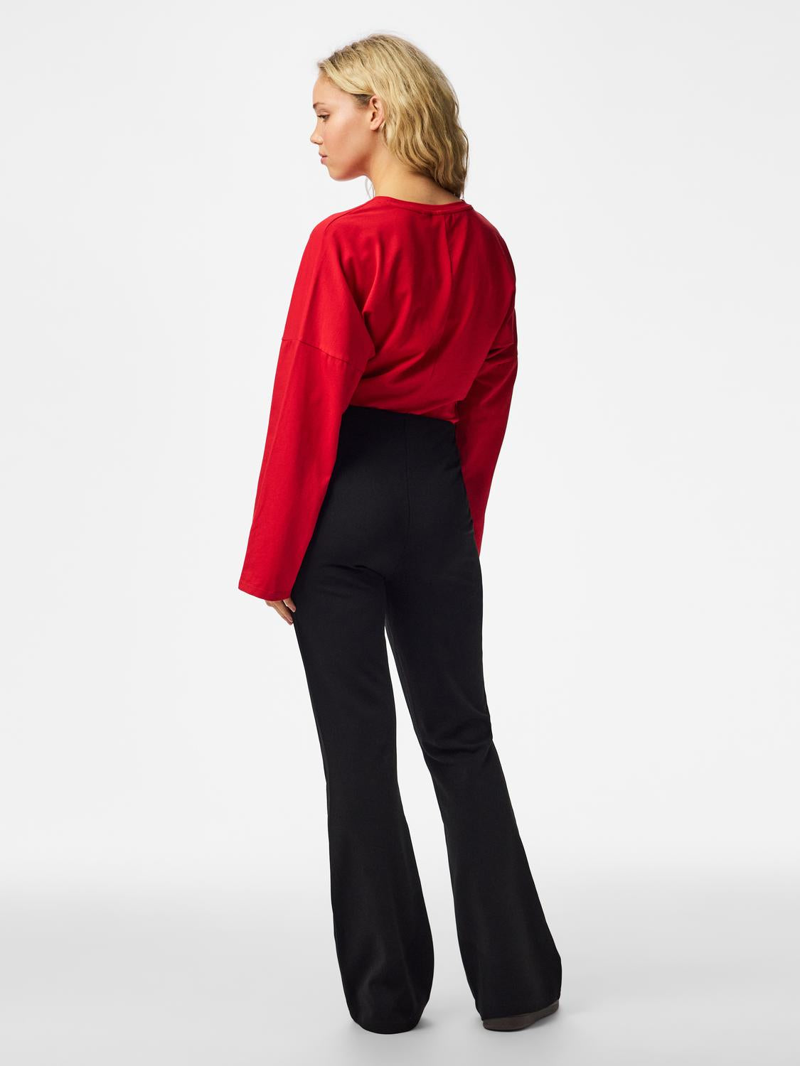 model_shot-back