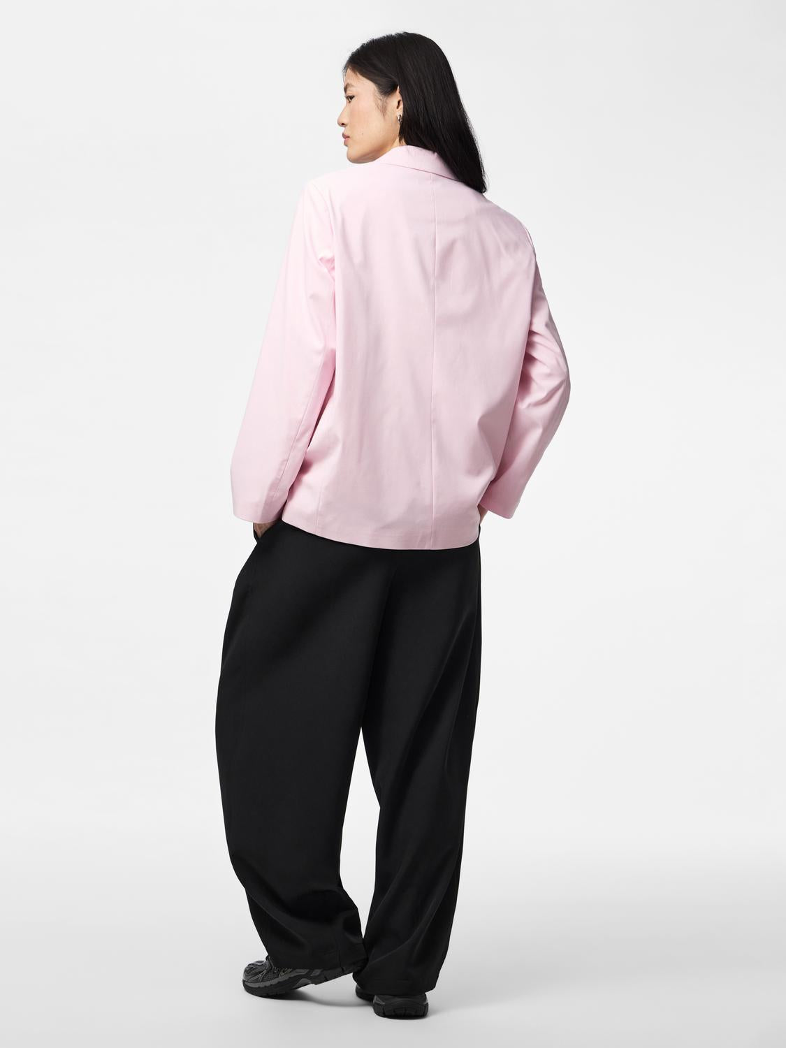 model_shot-back