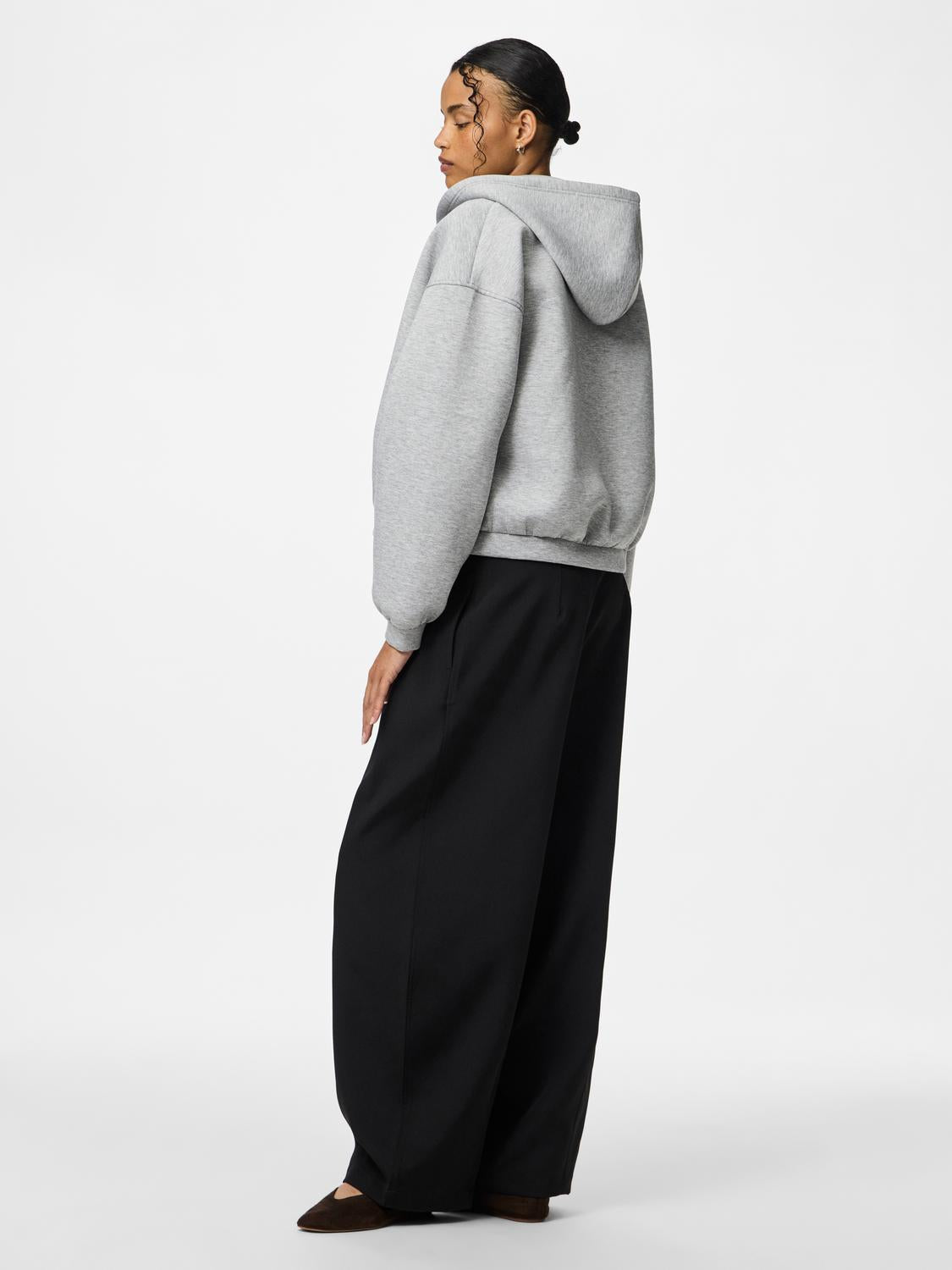 model_shot-back