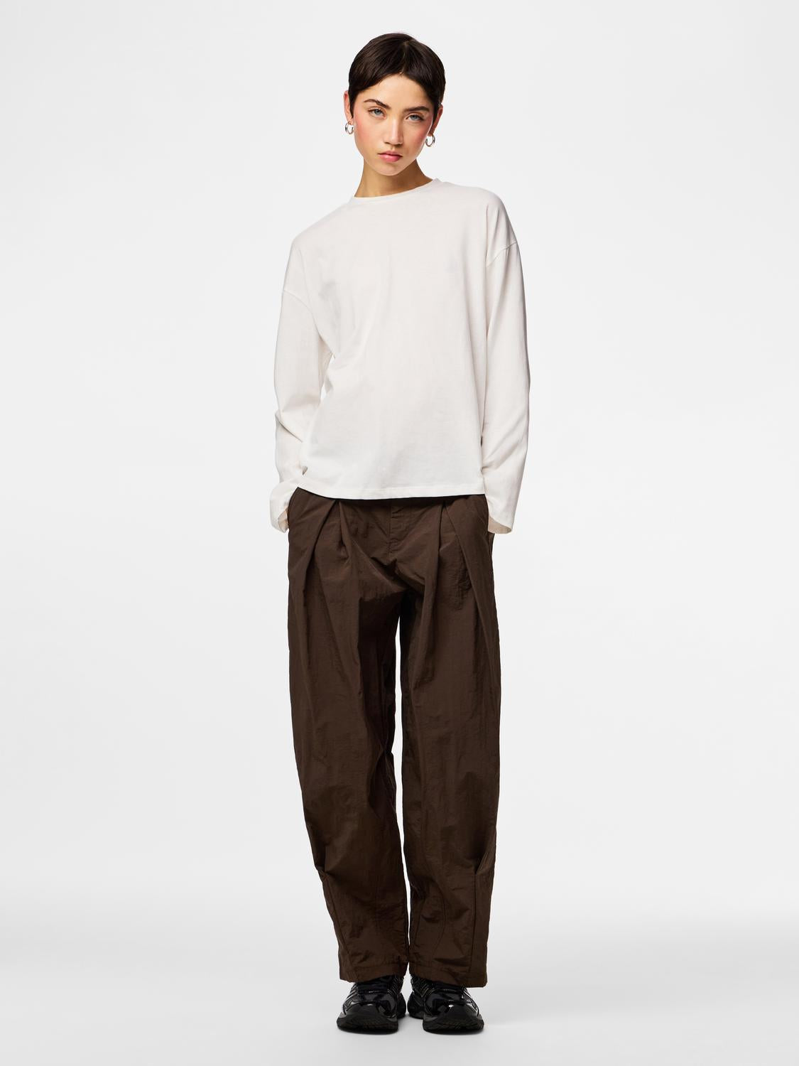model_shot-front_full