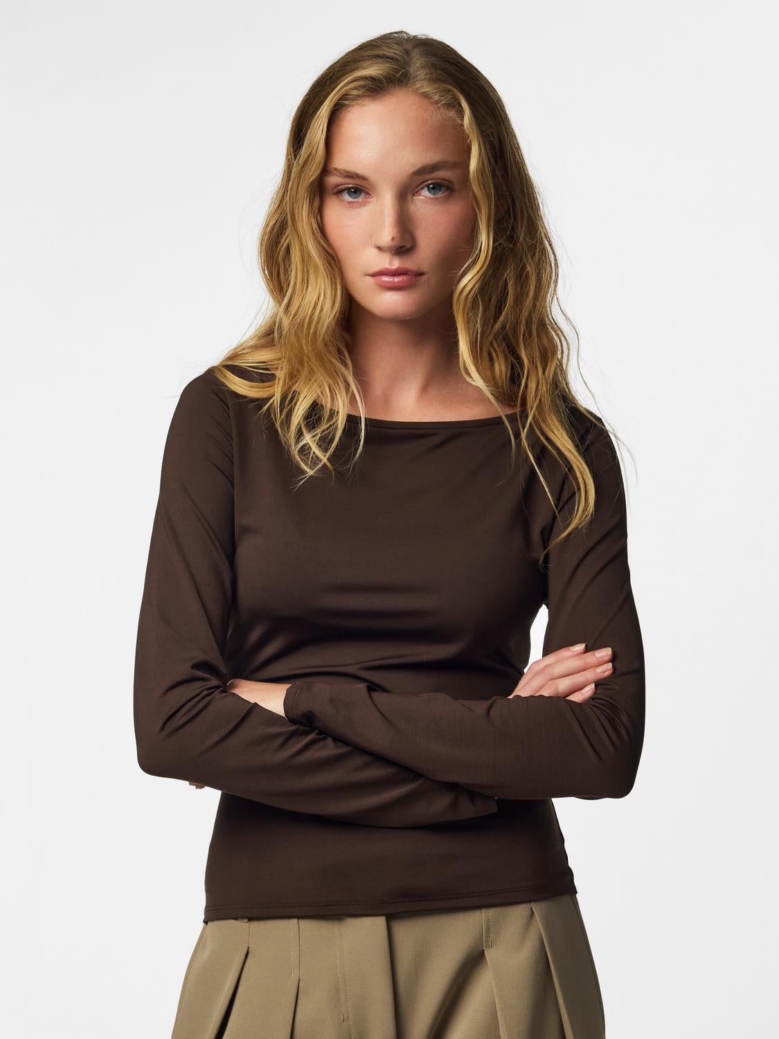model_shot-front