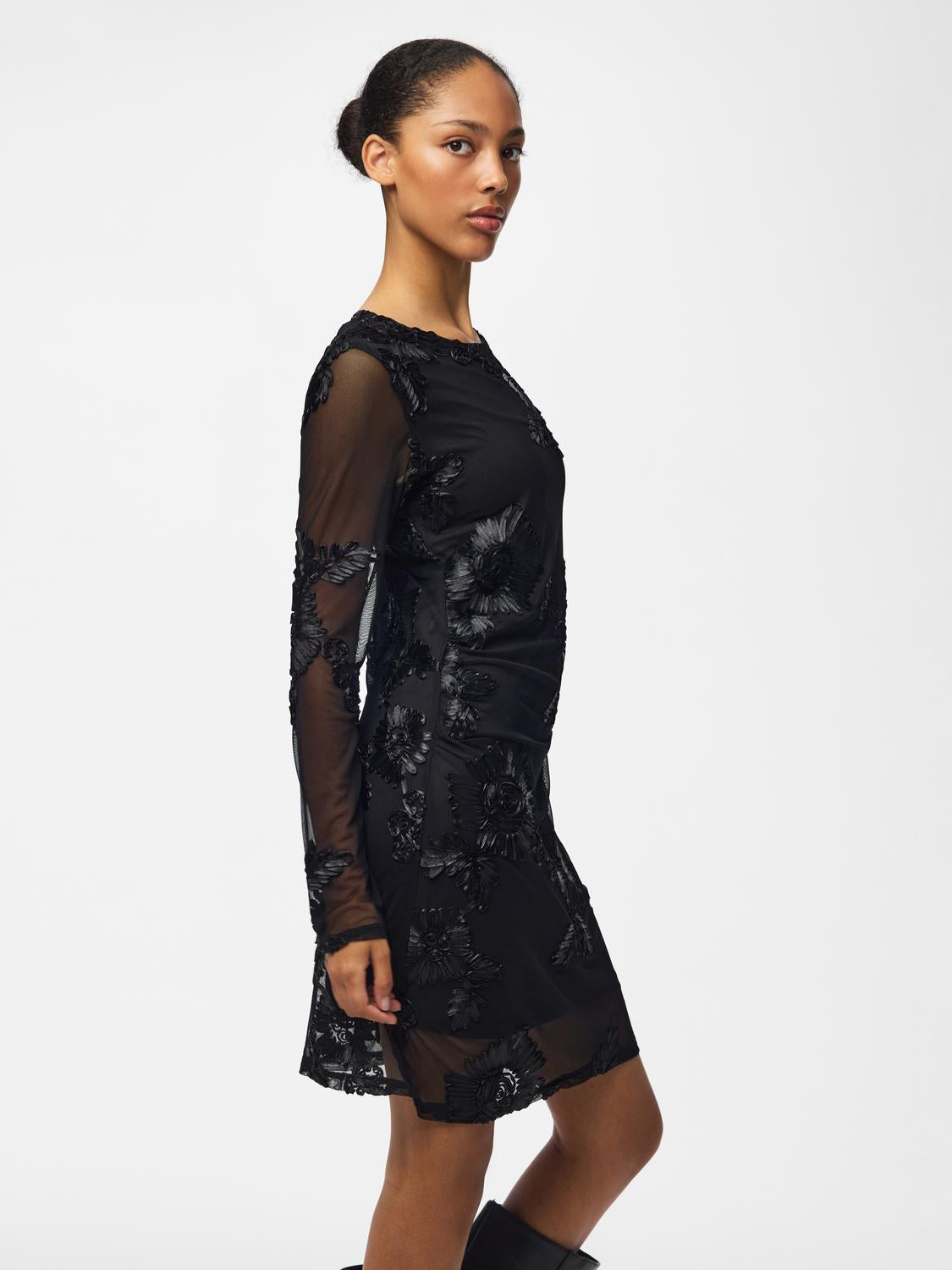 model_shot-front