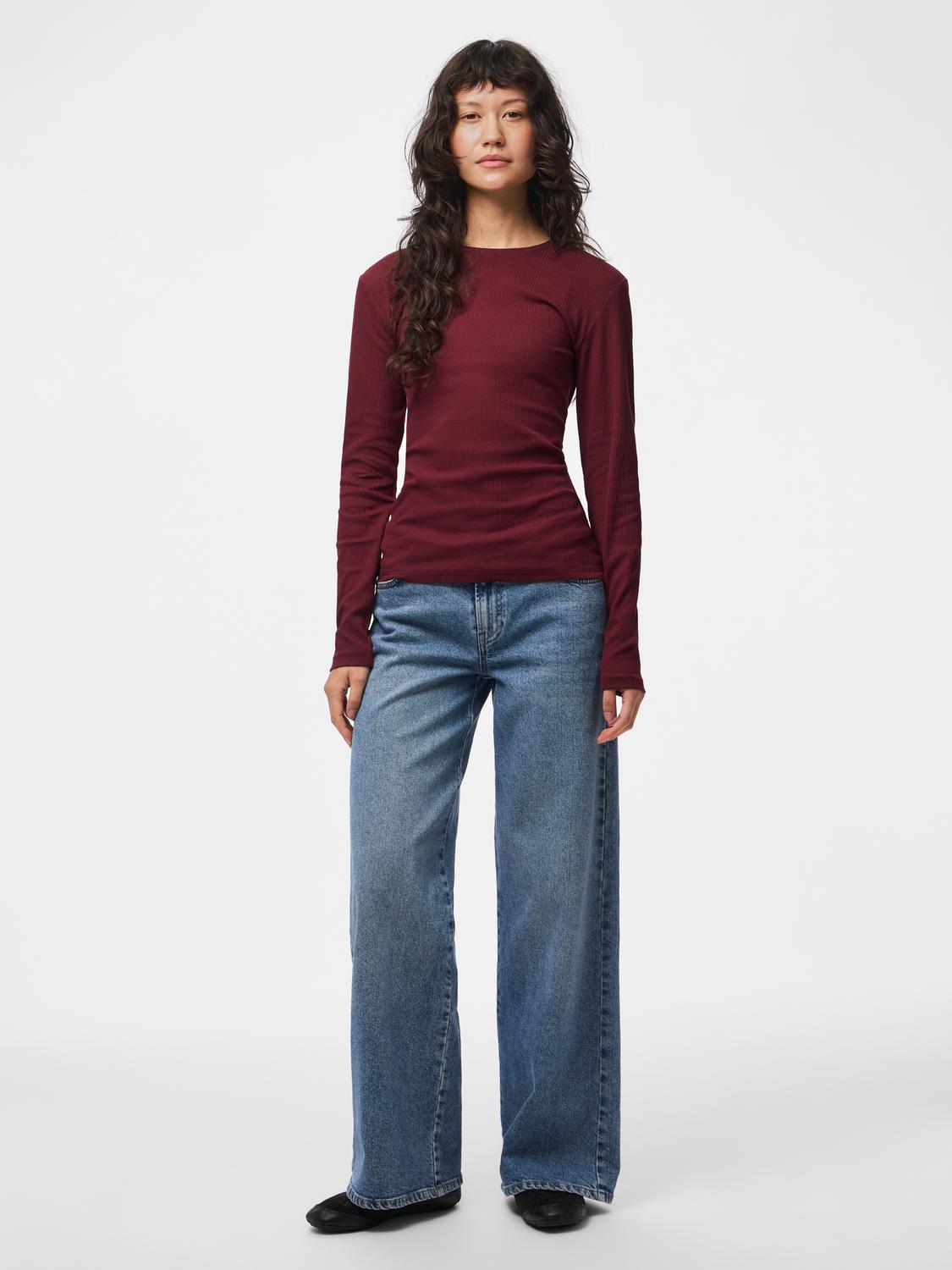 model_shot-front_full