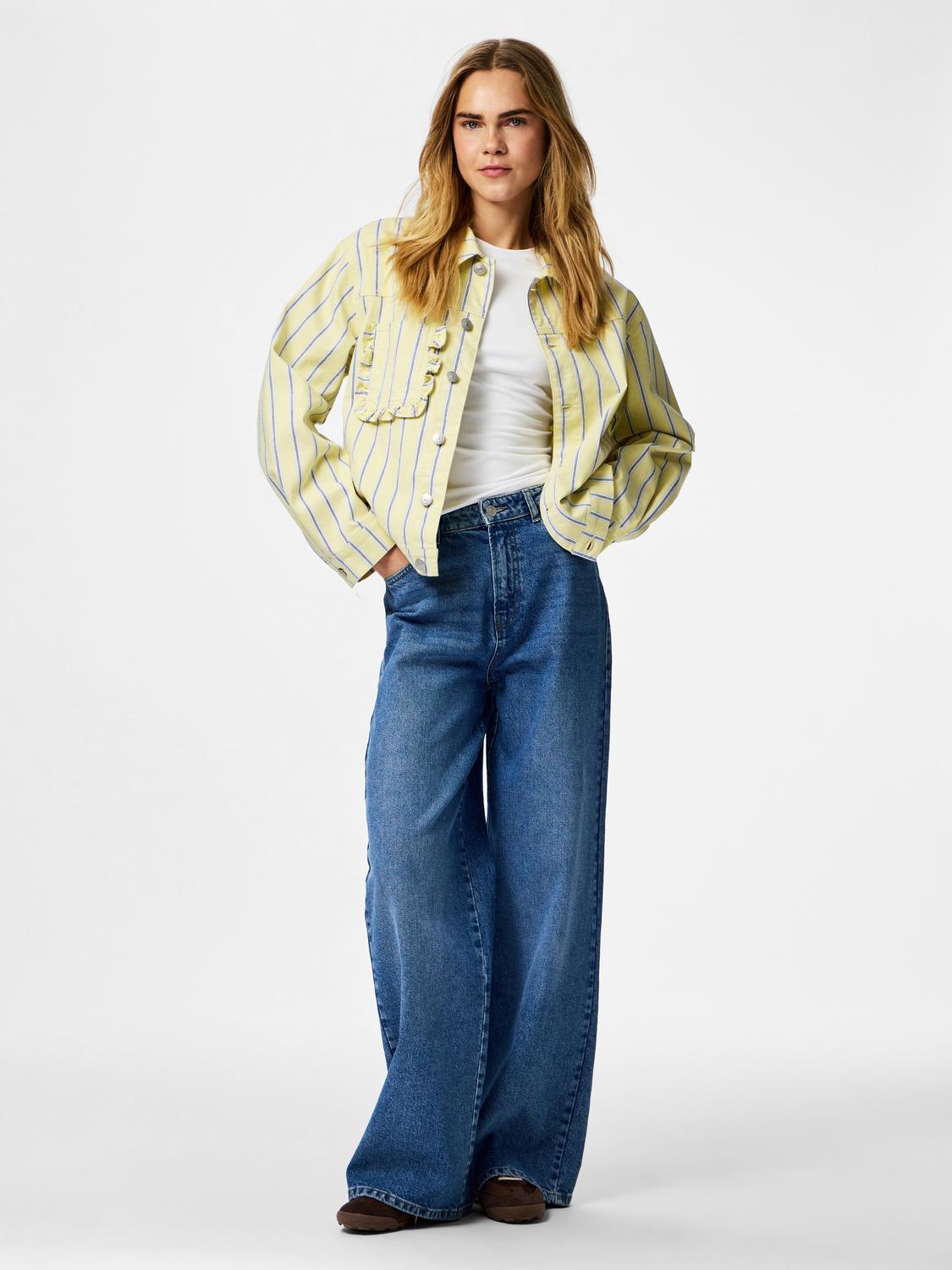 model_shot-front_full