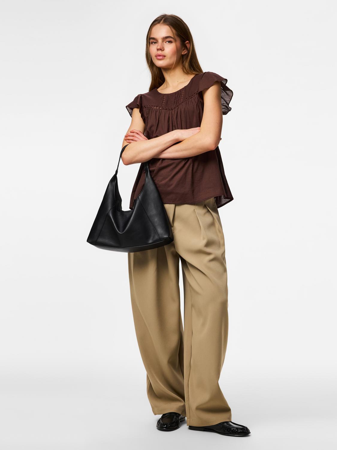model_shot-front_full