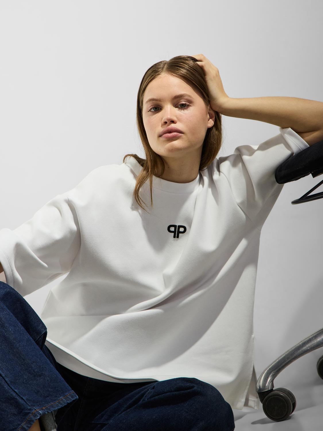 model_shot-creative