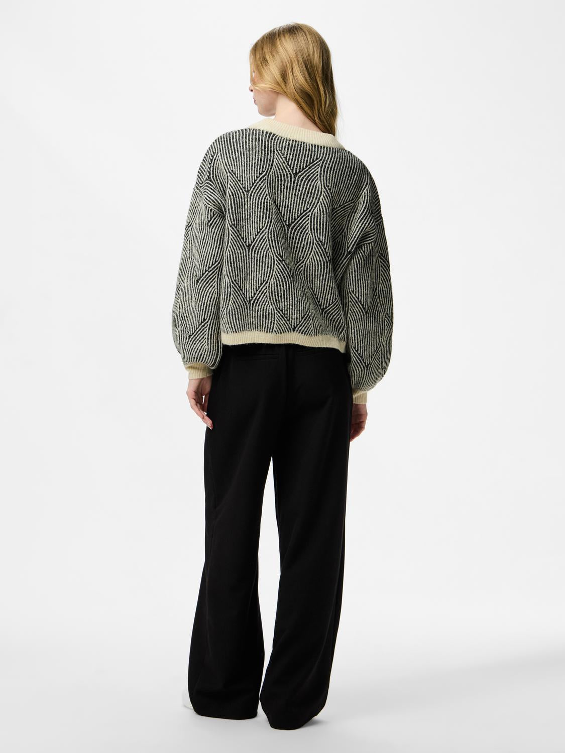 model_shot-back