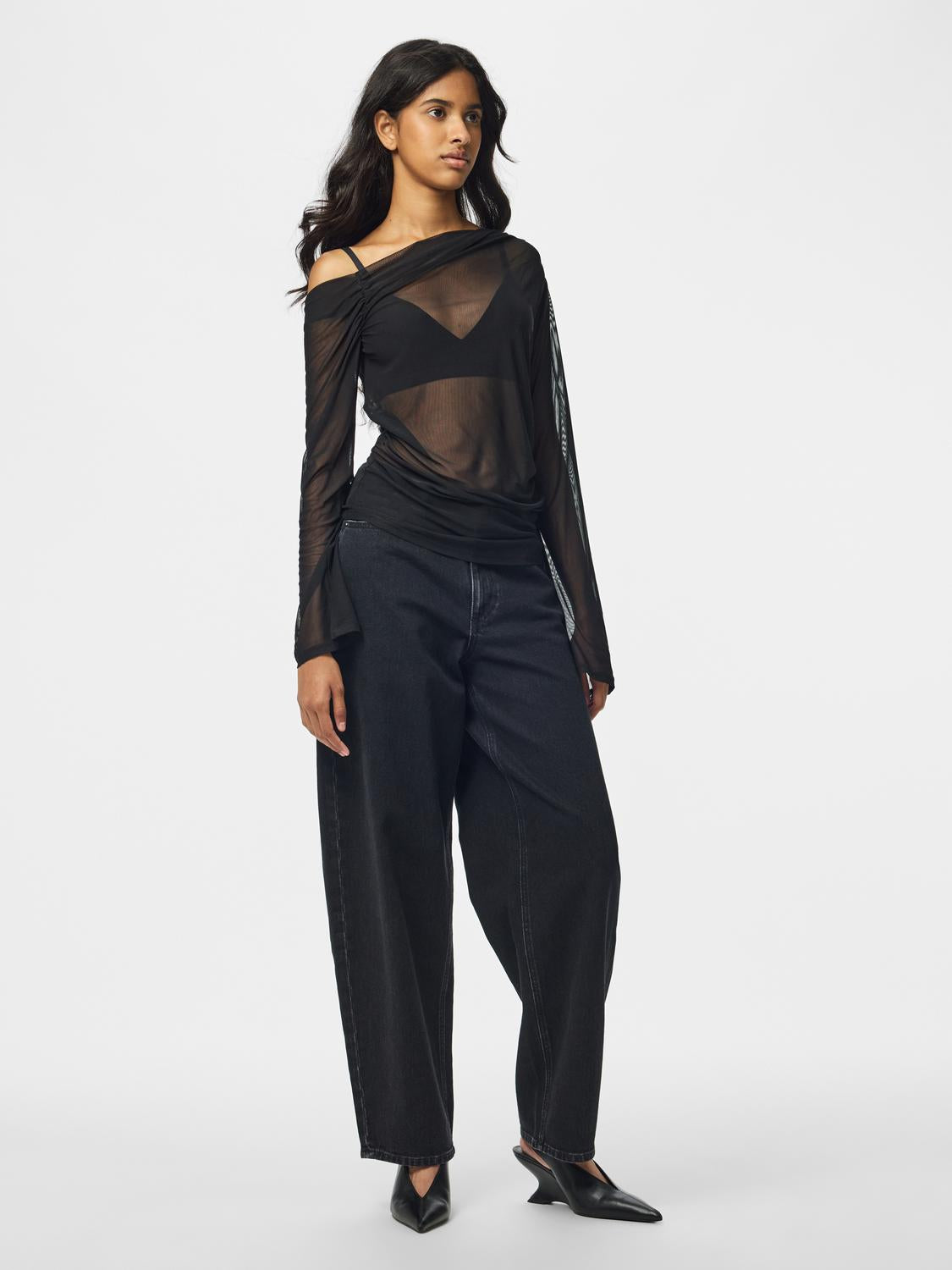 model_shot-front_full