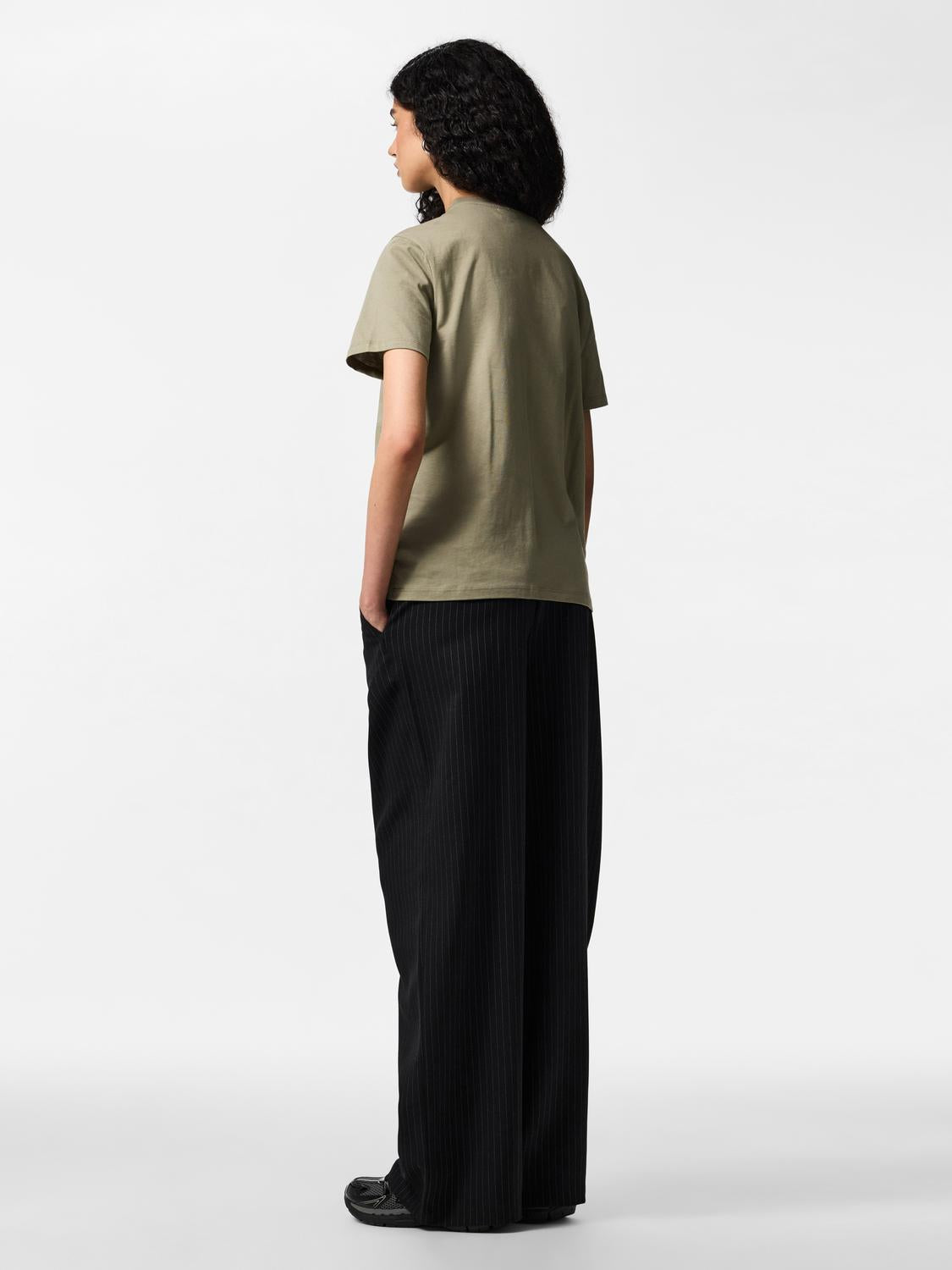 model_shot-back